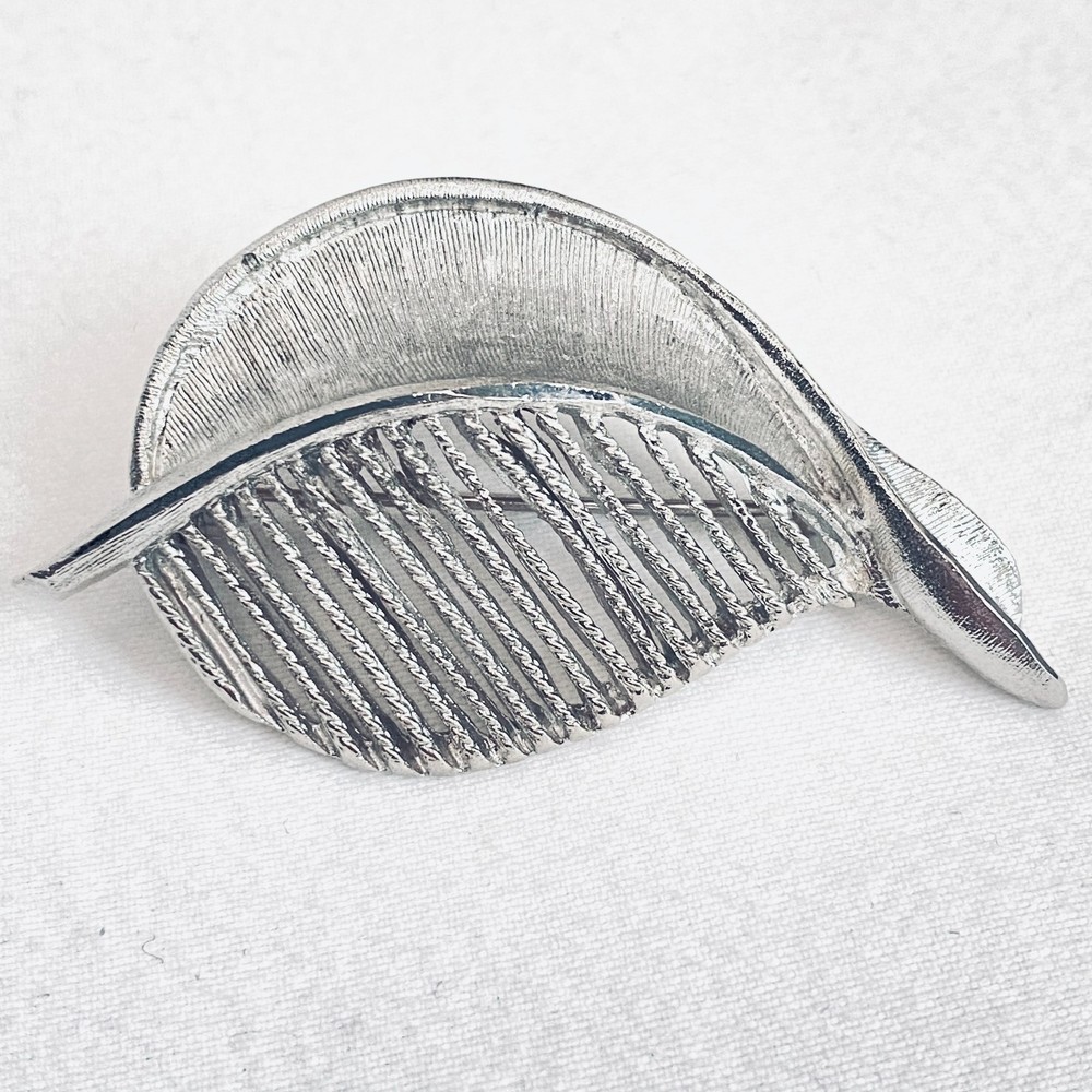 💎BSK Signed SilverTone Leaf Brooch Pin Vintage Designer Figural Costume Jewelry